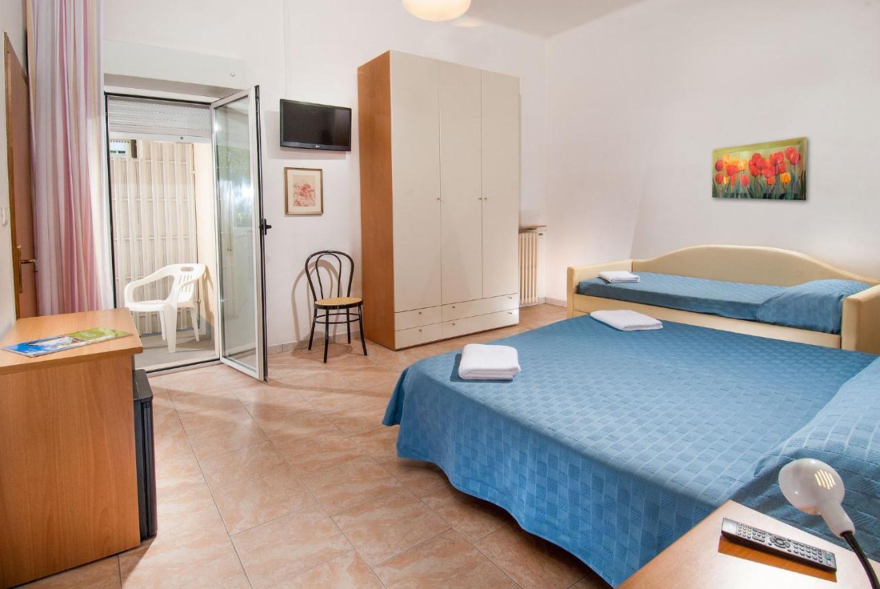 Hotel Vela Milano Marittima Esterno foto