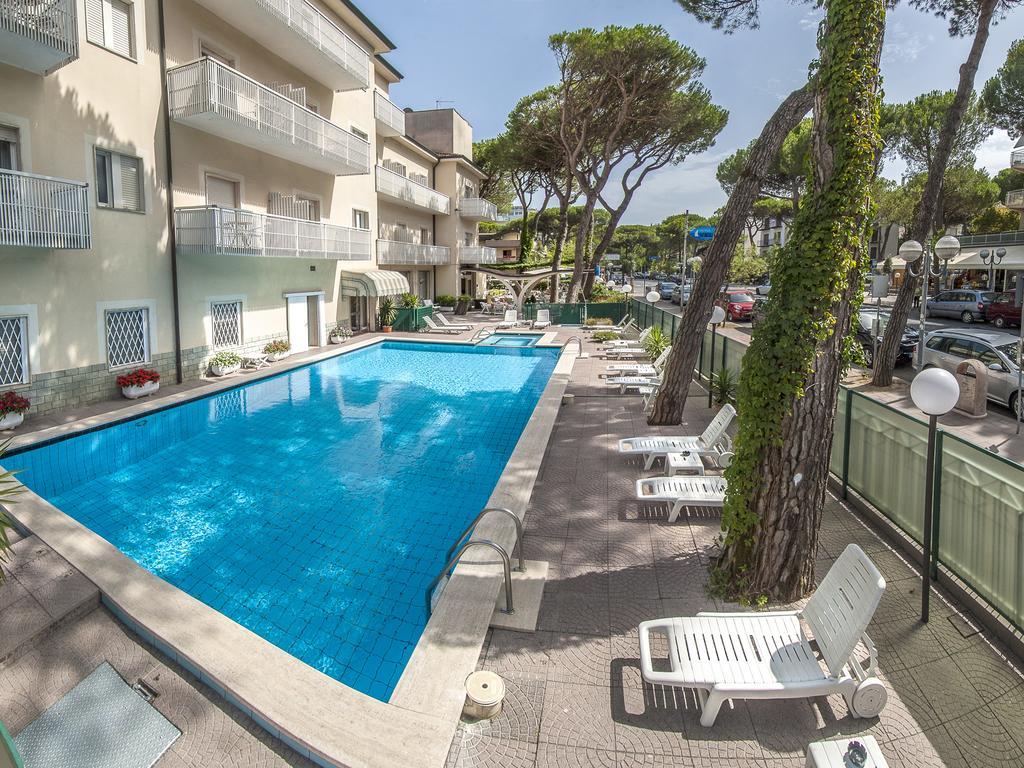 Hotel Vela Milano Marittima Esterno foto